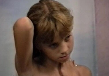 Naturistin: Julia Akt Dessous - Nudism improves health and boosts self-esteem