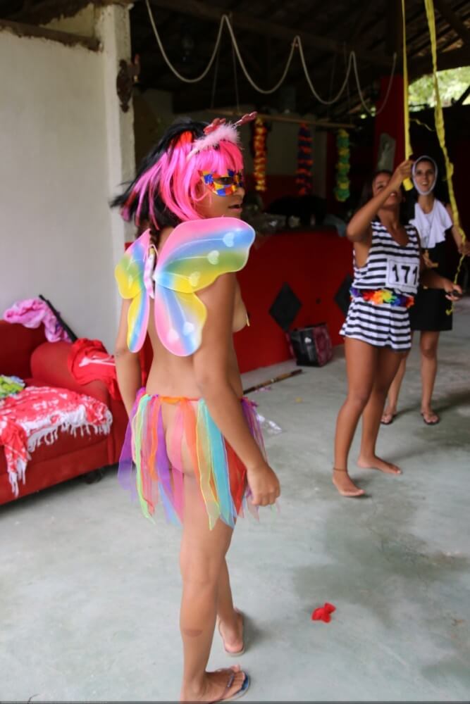 Tropical carnival photo gallery - People who participate in nude recreation seek psychological comfort