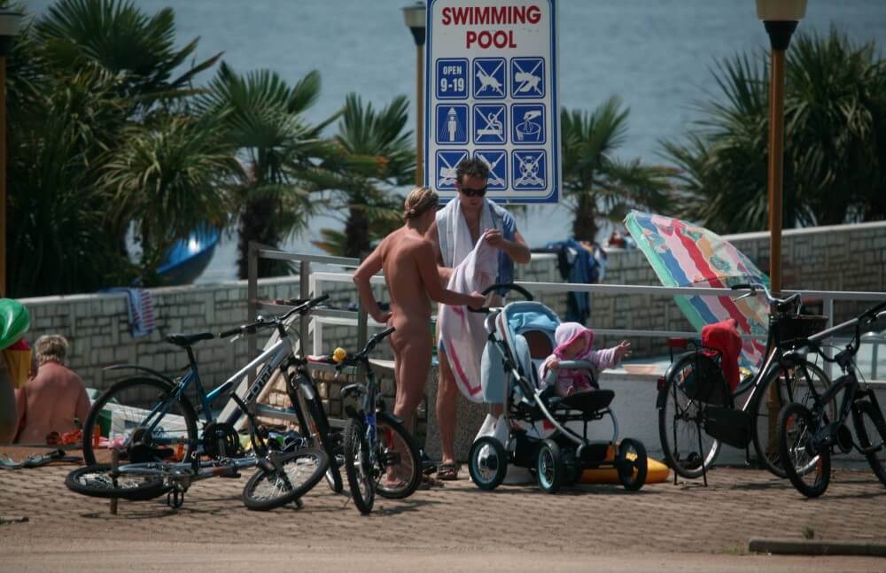 Poolside Camp Gathering pics - Nudity helps you understand yourself and the people around you better
