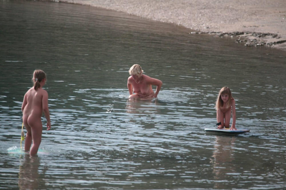 Naturism photo gallery # 14 - Freedom is part of naturism