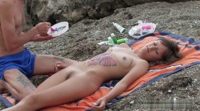 Naked body art on the beach Full HD video - Nudity in naturism is not usually an end in itself