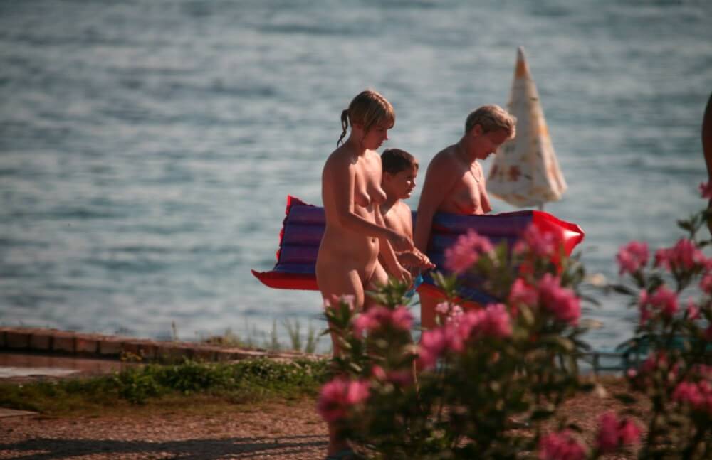 Dusk Til Dawn Showering phoros - Nudism and naturism are based on naturalness and acceptance of ones body