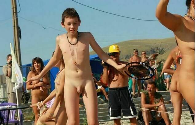 Nudists in Crimea photos - Spectators are permitted to be naked