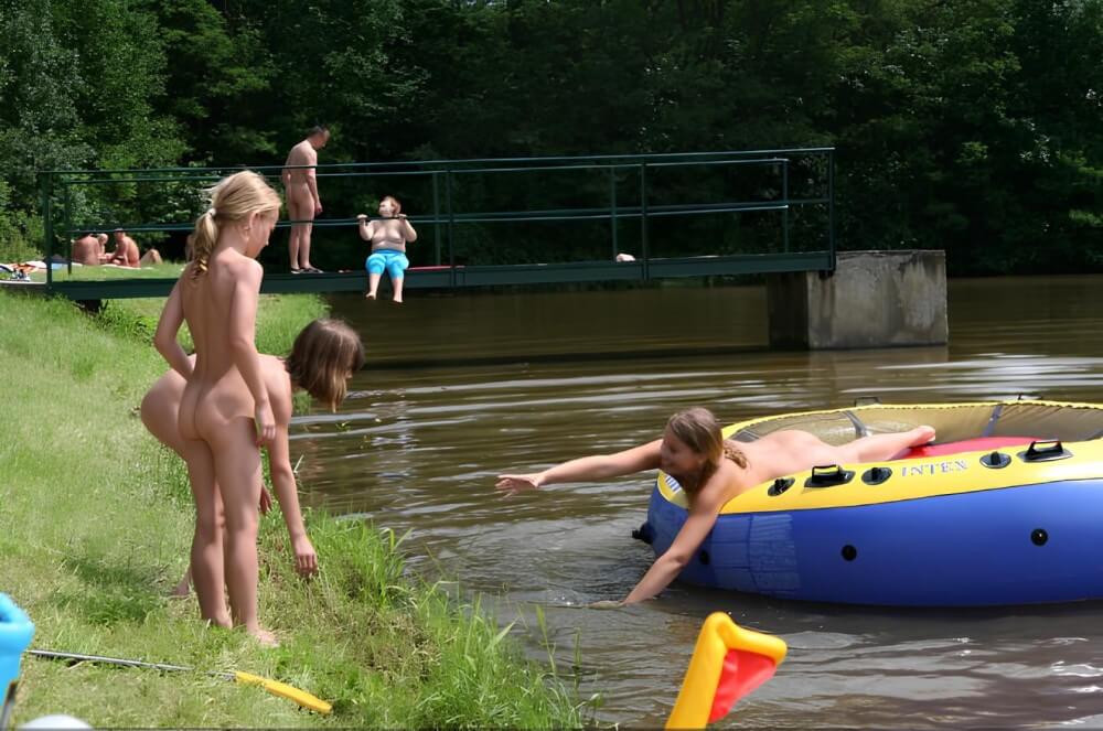Naked Body gallery - A person without clothes is closer to nature