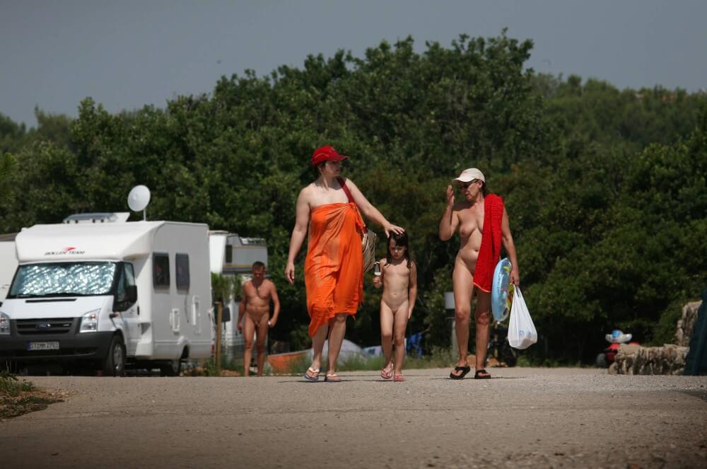 Bondi Beach Path Outskirt pics - In naturism, nature serves as the bodys natural clothing