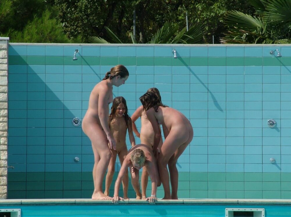 FKK Outdoor Children Pool pics - Sincerity is the foundation of the nudist lifestyle