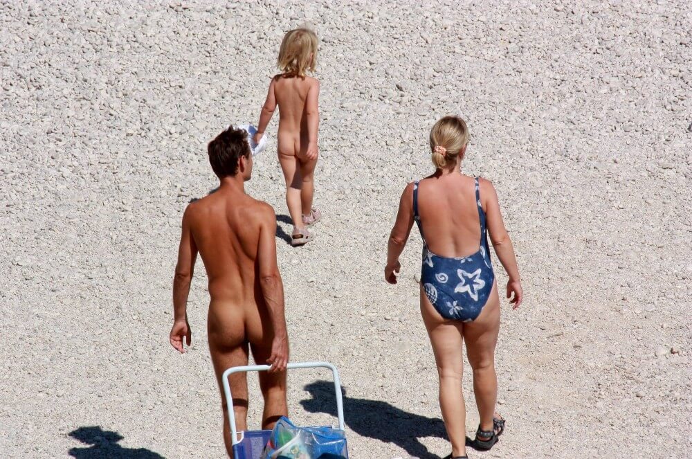 Beach Voyage Nudism Life pics - The benefits of naturist vacations