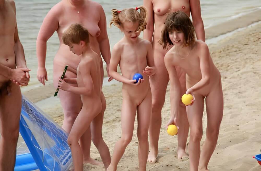 Lezero family games big gallery - Nudism and naturism as a philosophy of life based on respect and acceptance
