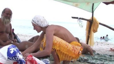 Enature - Back to the bare beach Full HD - Naturist practices help us understand that the body is part of nature and its beauty