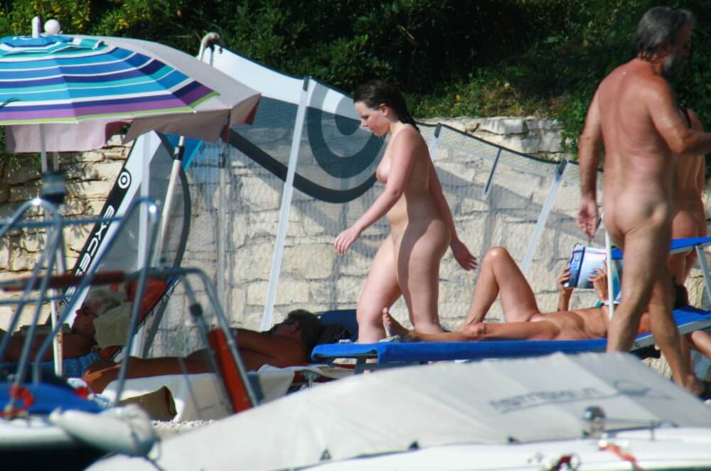 Girl Daytime Bath - Naturists respect each other and those around them