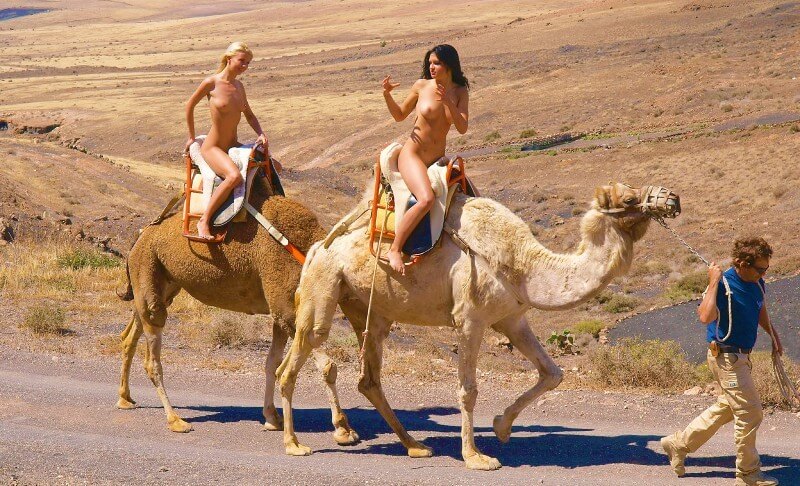 Funny Moments Life pics - Advocates of naturism and nudism live in harmony with nature
