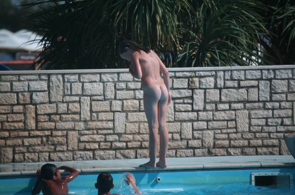 Naturist Pool-Side Singles pics - Nudity helps overcome insecurities and fears