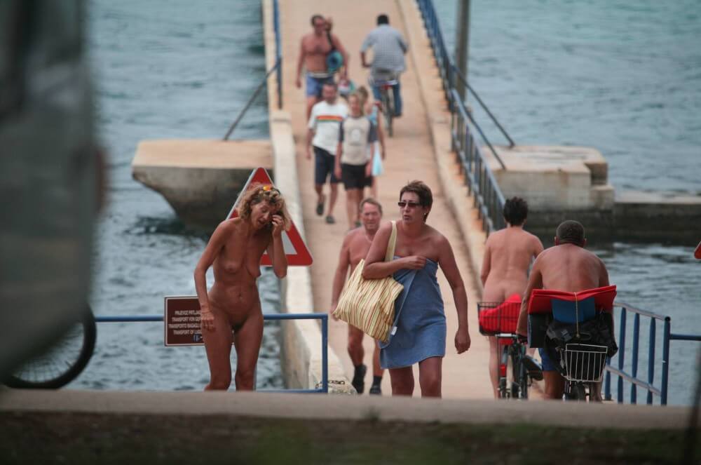 Crete FKK Bridge Crossing photos - People practice nudism to achieve harmony with nature