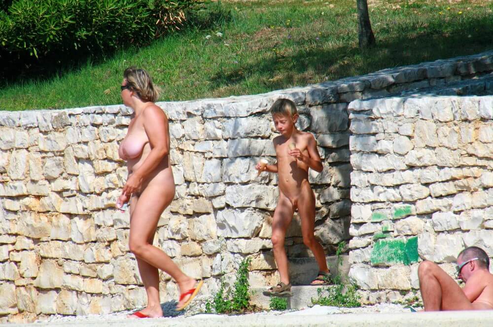 Ula FKK Wall-Side Families pics - Living without unnecessary worries or restrictions is the essence of naturism