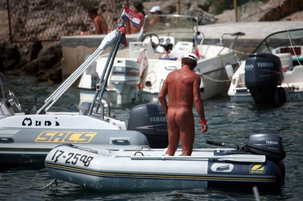 Boating and Floater Waters pics - Nudism contributes to the strengthening of psychological health