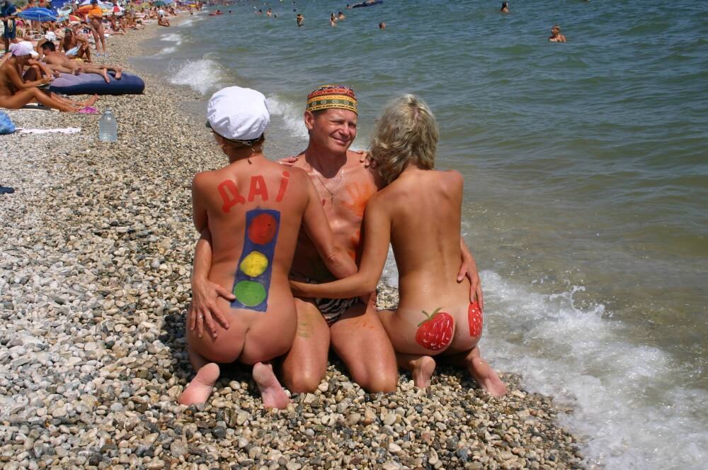 Bold Outdoor Nude Poses pics - Accepting oneself fully is the foundation of naturism