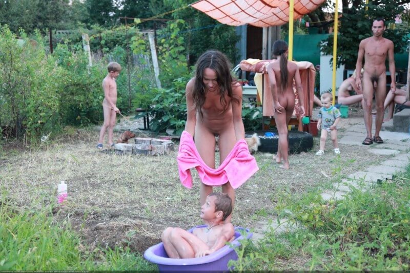 Green barrel of fun-grassy fields of gold photos - Nudity is perceived as a natural expression of life