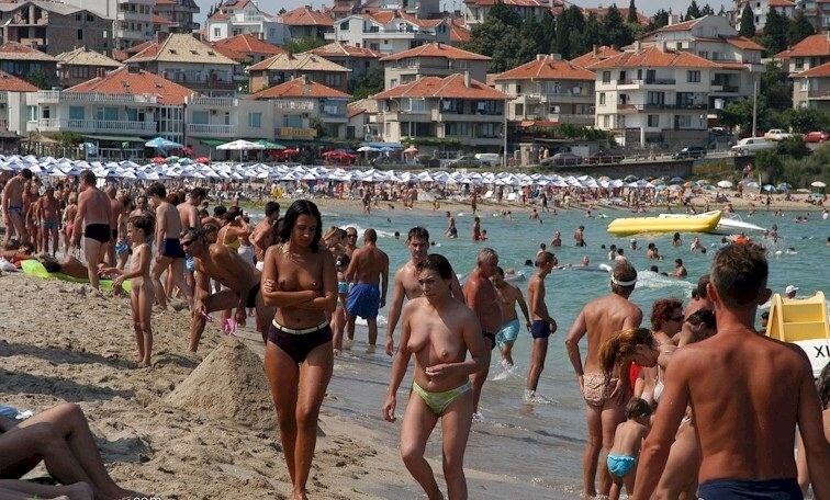 Enature - resort in solar Bulgaria - Nudism means fewer complexes