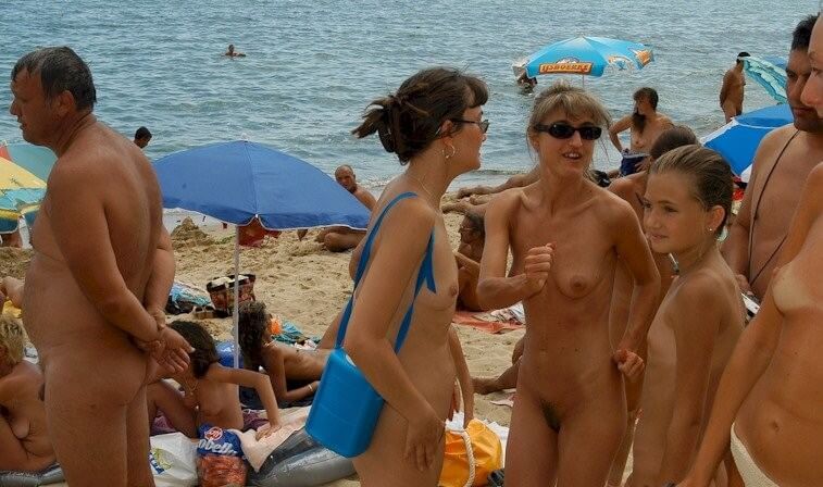 Documentary video naturism 1999 - Freedom from clothing is an integral part of naturism