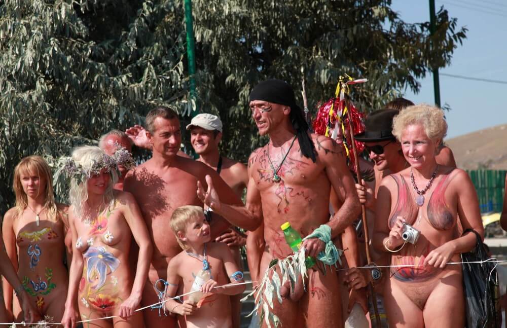 Naturist Day From Behind pics - Naturism as a Way to Connect with Nature