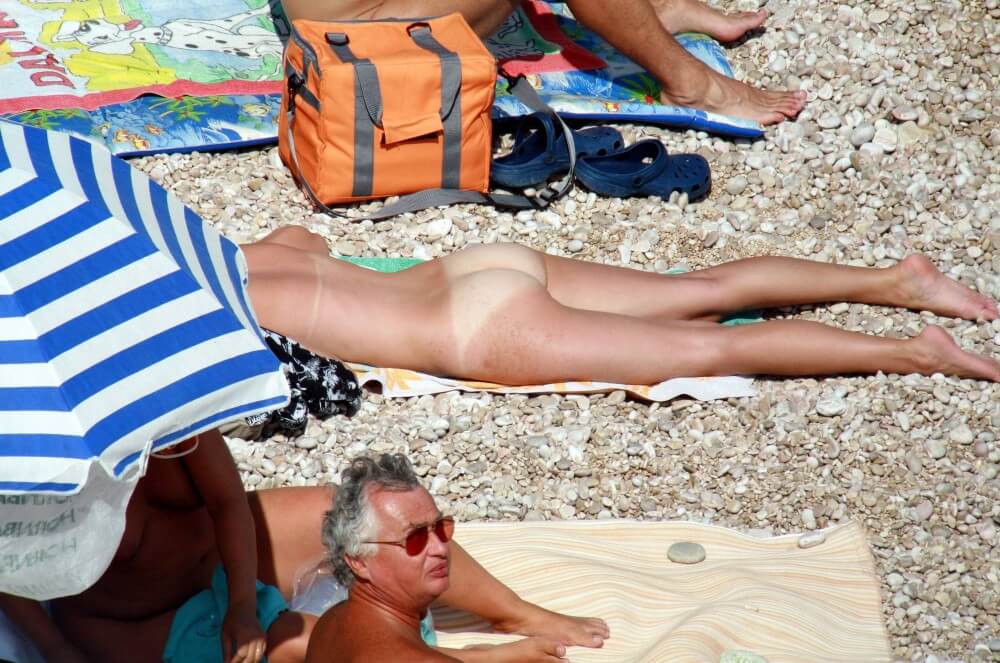 Naturists Beach Relaxation pics - The desire to admire the human form