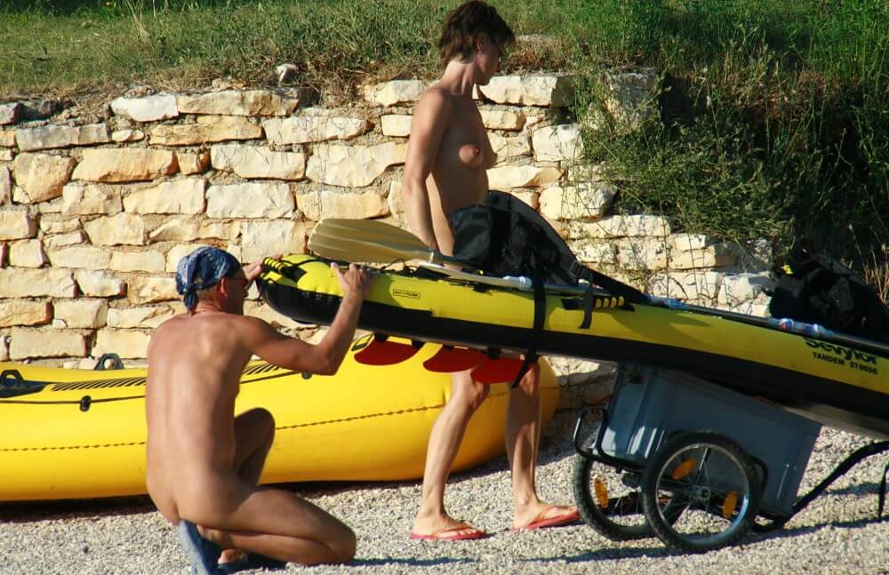 Rafting Team Excursions pics - There are many political figures among the movements supporters