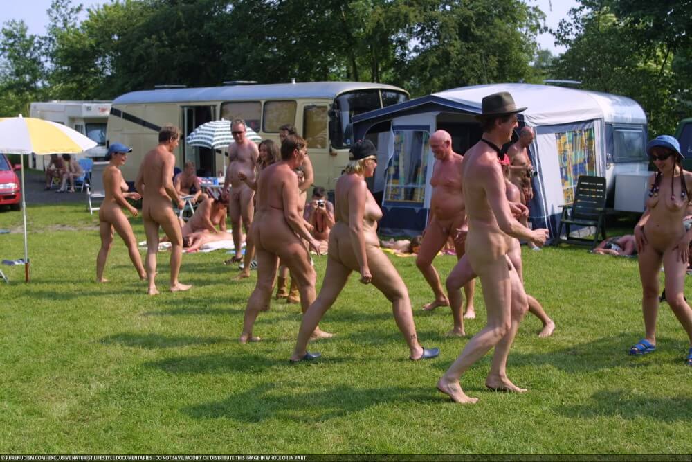 Naturism photo gallery # 53 - Naturists live in harmony and tranquility