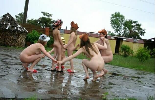 Naturism photo gallery # 23 - Living in harmony with nature is the primary goal of the naturist and nudist lifestyle