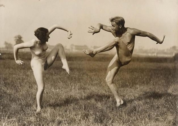 Jazz, dancing and naturism - The natural beauty of the body is revealed in nudism
