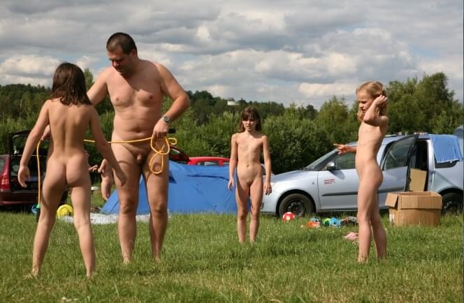 Naturism photo gallery # 38 - Nudity is only possible among people