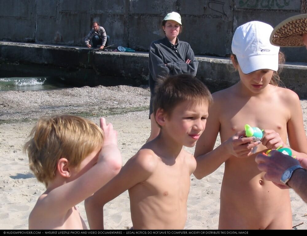 Premium Content # 28 - In naturism, people are equal regardless of circumstances