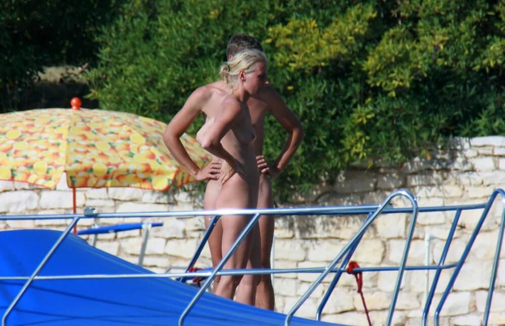 Casual Beachside Strolling pics - Naturists love movement and activity