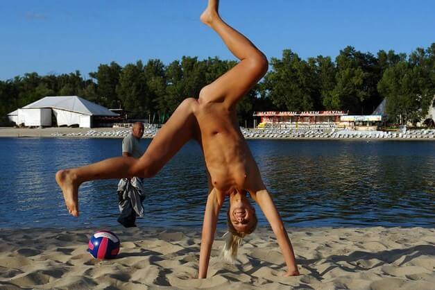Enature presents - The practice of nudity within a community
