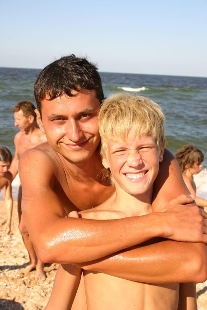 Naturist Group Pictures - Nudism teaches us to appreciate the present moment