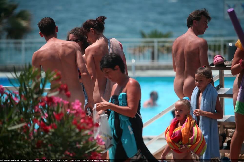Naturism photo gallery # 66 - Naturists believe in themselves and their potential