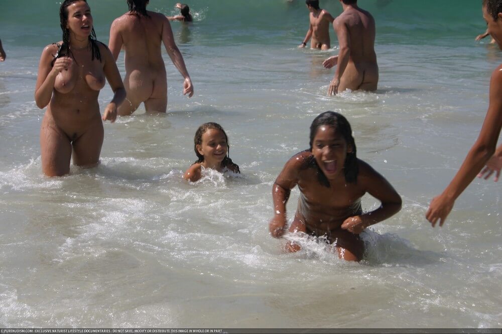 Brazil naturism photo set 4 - Watching us naked in nature