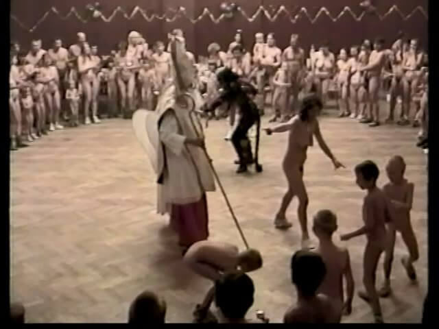 Helios Natura: Christmas Kinder Spiele - Naturists live easily and freely